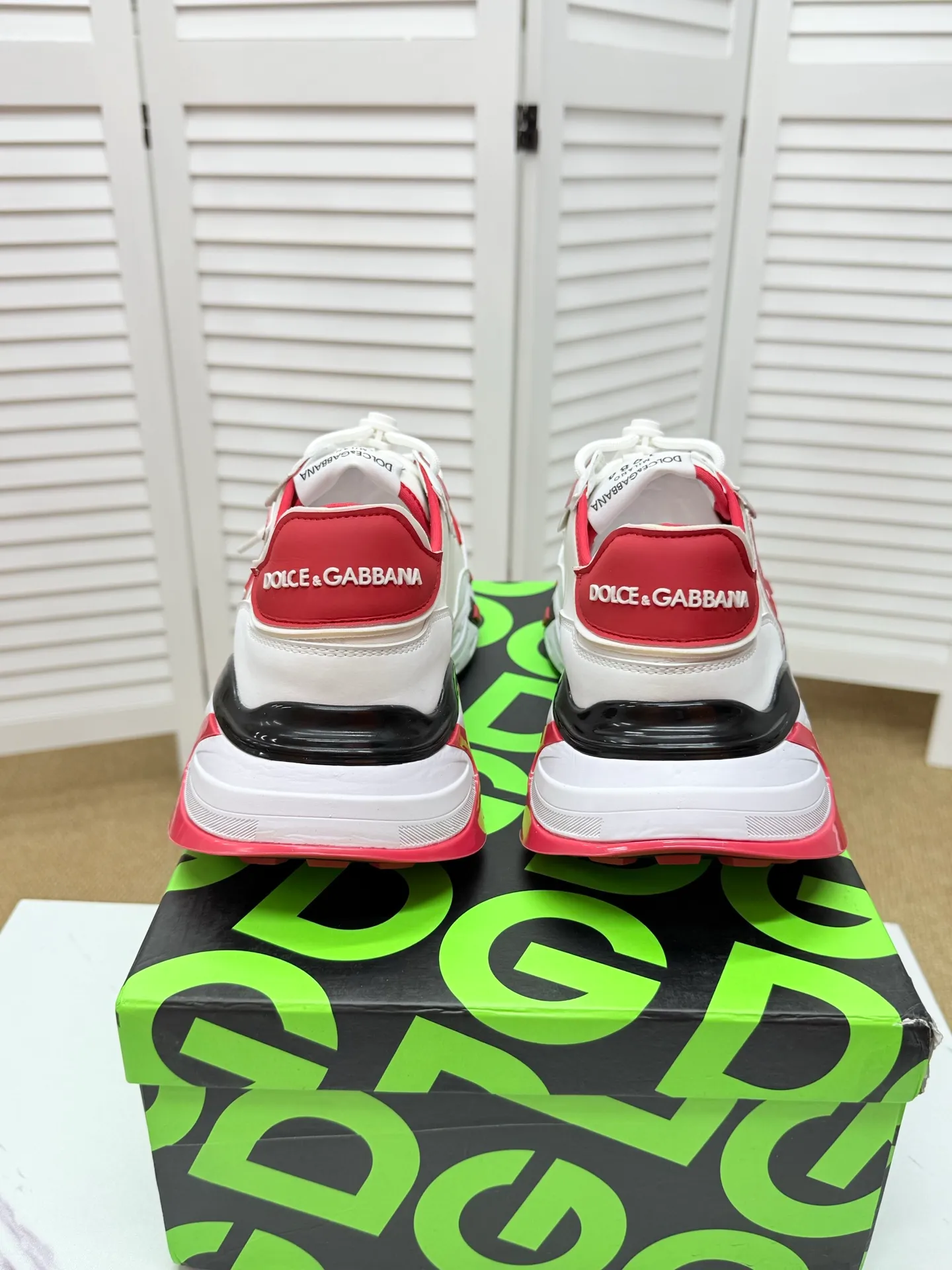 Men's clothing and shoes 260. The latest sports and casual shoes for couples (DG) are fashionable and versatile, and can add luster to various looks. Create an exquisite design with unique dynamic vitality and modern atmosphere, showing modern elegance. Size: 35-46 (custom-made sizes 45 and 46 are non-refundable) Se
